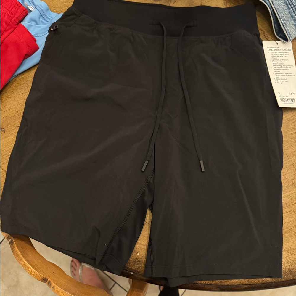 Lululemon men’s T.H.E. Shirt 9” linerless